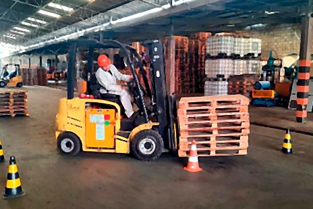 Treinamento de operador de empilhadeira da NR-11