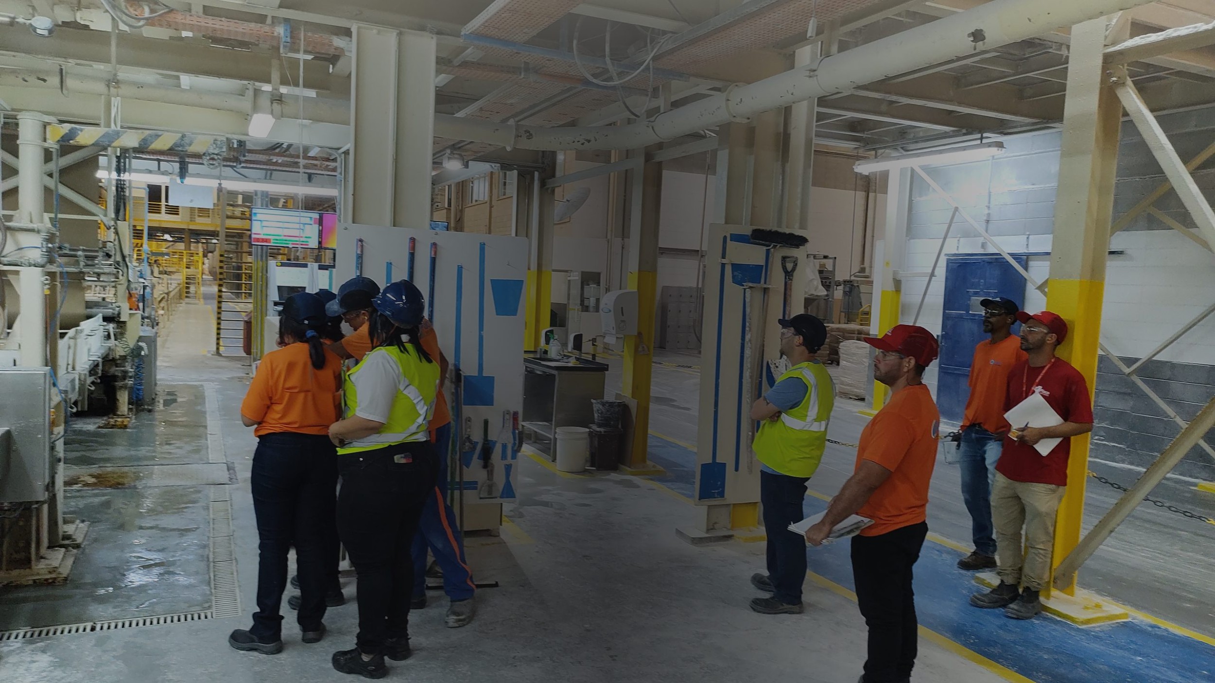 Treinamento in company da R.A. Treinamentos com a turma dentro da fábrica do cliente