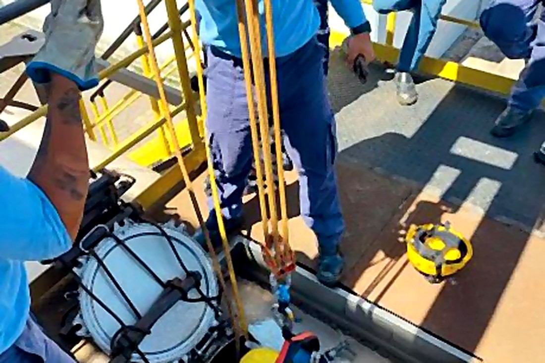 Equipe de resgate em espaço confinado acompanhada pela R.A.